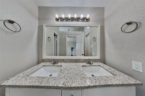 1039 Oxford Drive Pearland TX 77584