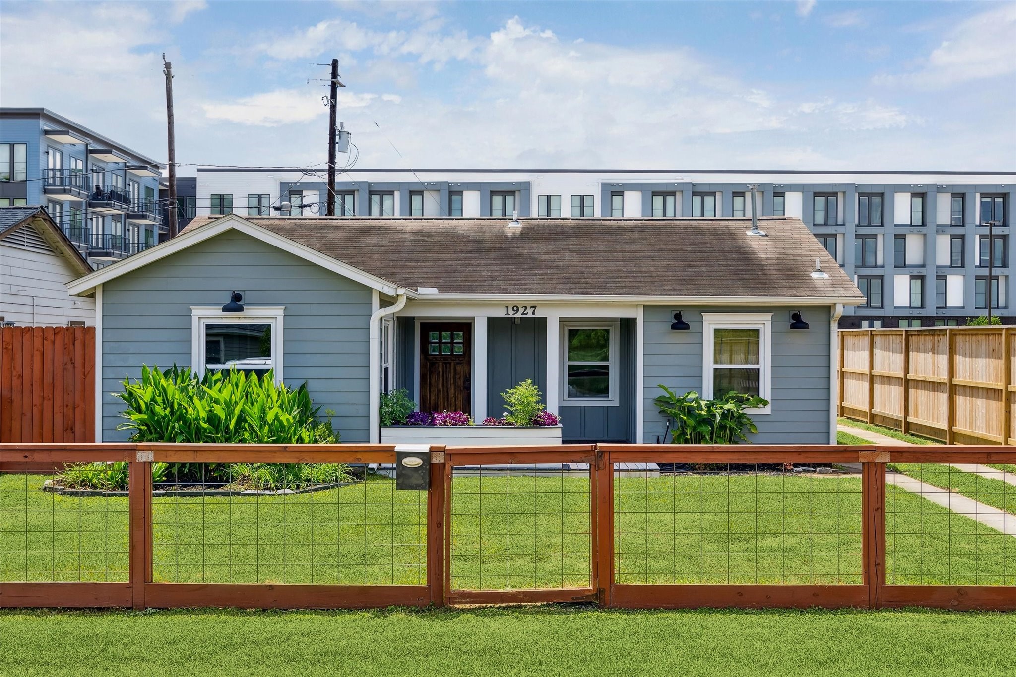 1927 Tabor Street Houston TX 77009