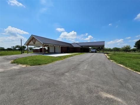 445 Mesquite Hills Road East Bernard TX 77435