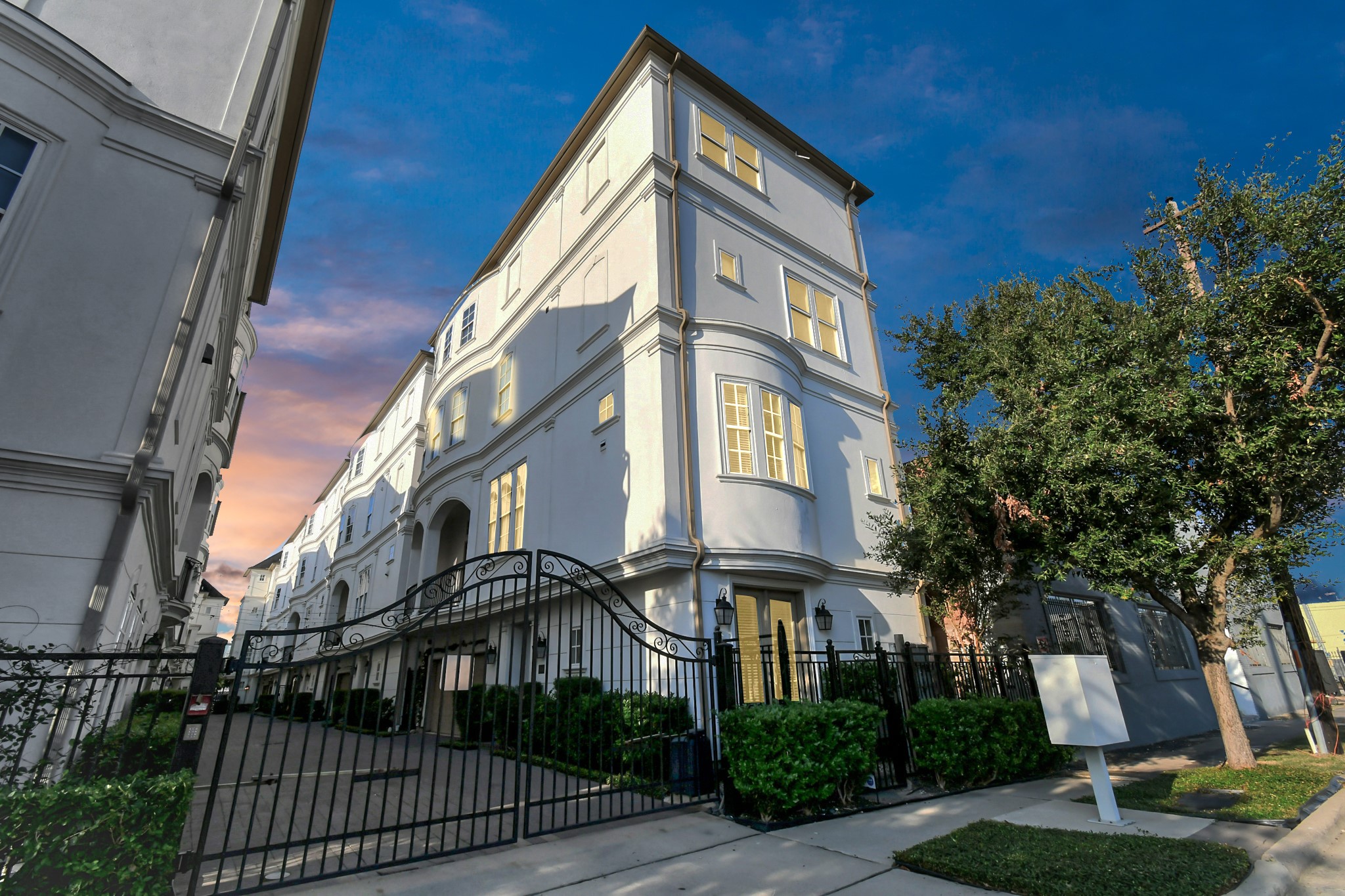 3210 Mckinney Street Houston TX 77003