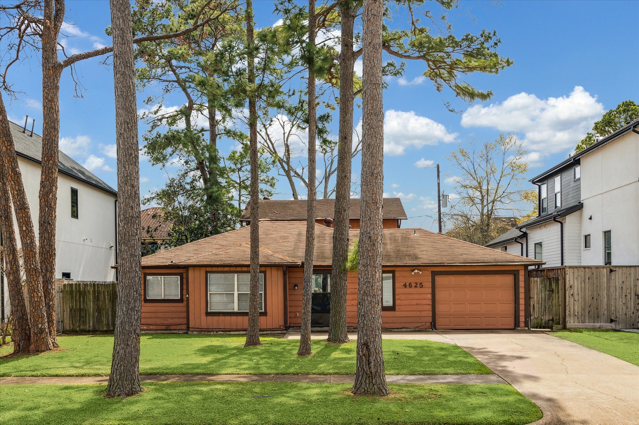 4625 Holly Street Bellaire TX 77401