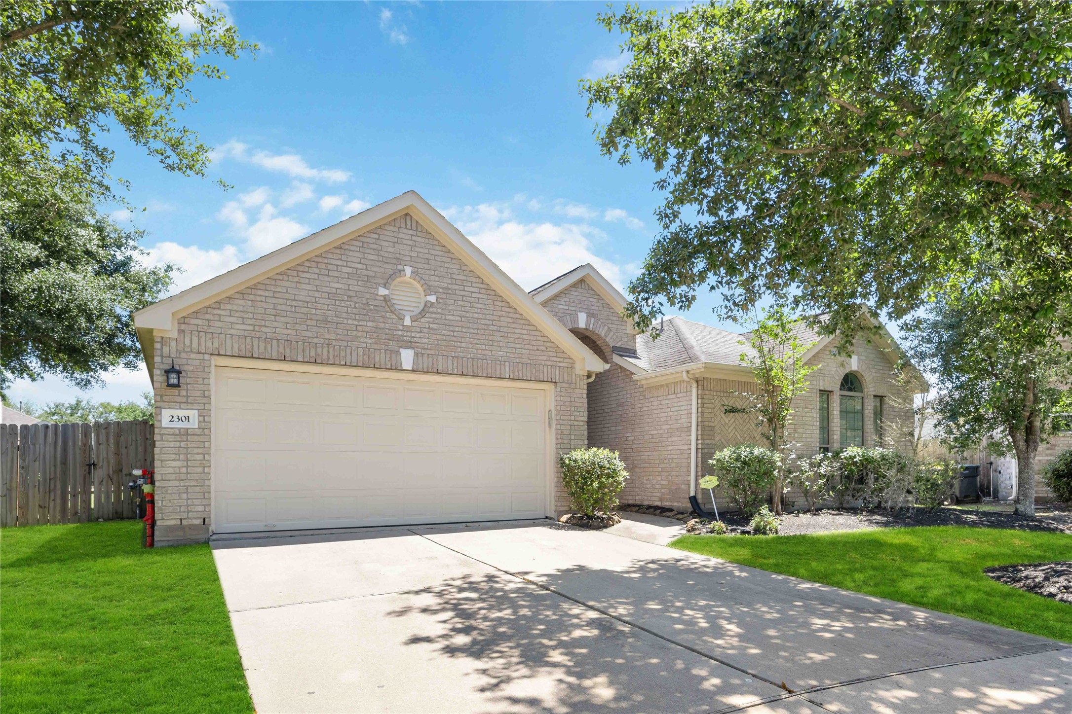 2301 Shadow Canyon Court Pearland TX 77584