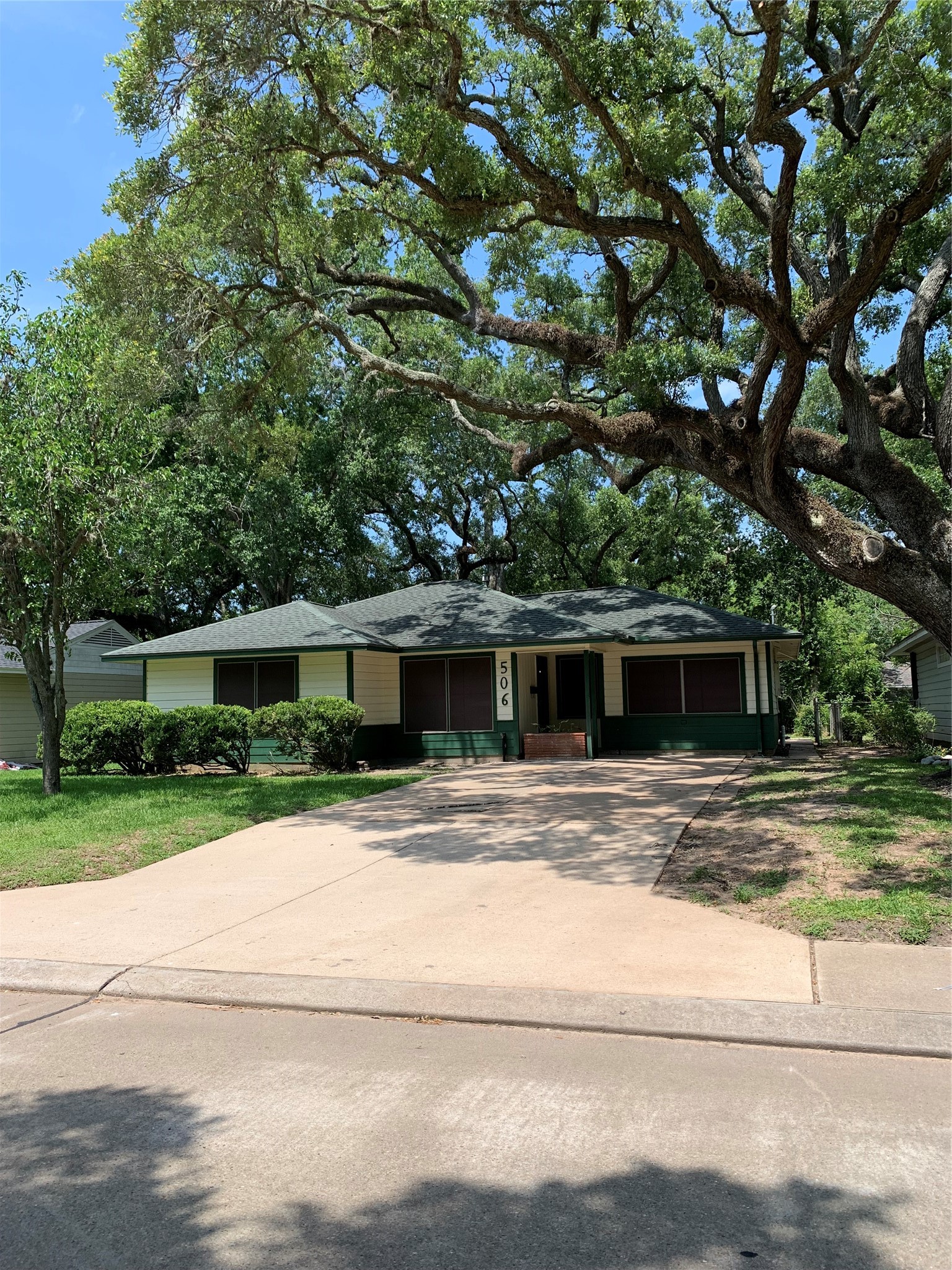 506 Gardenia Street Lake Jackson TX 77566