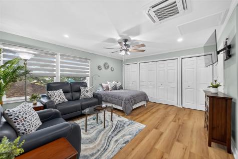 407 1/2 Fairbanks Street Houston TX 77009