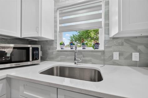 407 1/2 Fairbanks Street Houston TX 77009