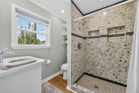 407 1/2 Fairbanks Street Houston TX 77009