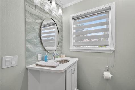 407 1/2 Fairbanks Street Houston TX 77009