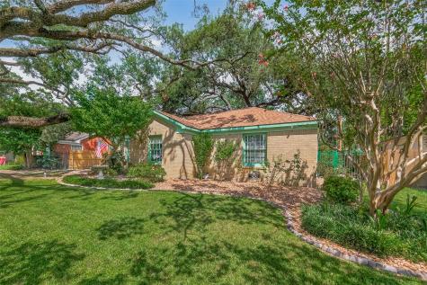 407 1/2 Fairbanks Street Houston TX 77009