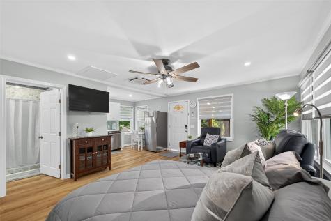 407 1/2 Fairbanks Street Houston TX 77009