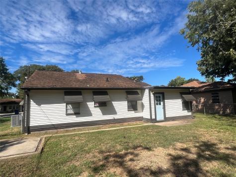 405 Farrer Street Angleton TX 77515