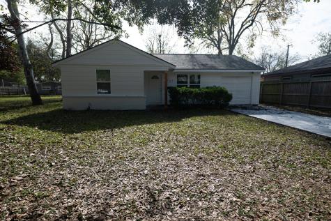 1727 S Park Drive Alvin TX 77511