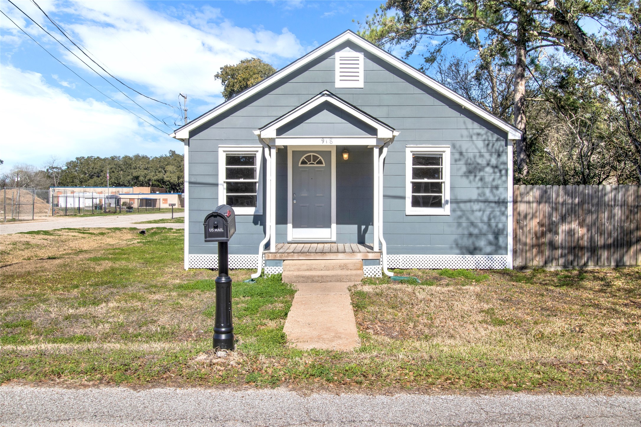 918 W Lang Street Alvin TX 77511