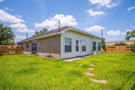 11304 Hidden Bay Drive Pearland TX 77584