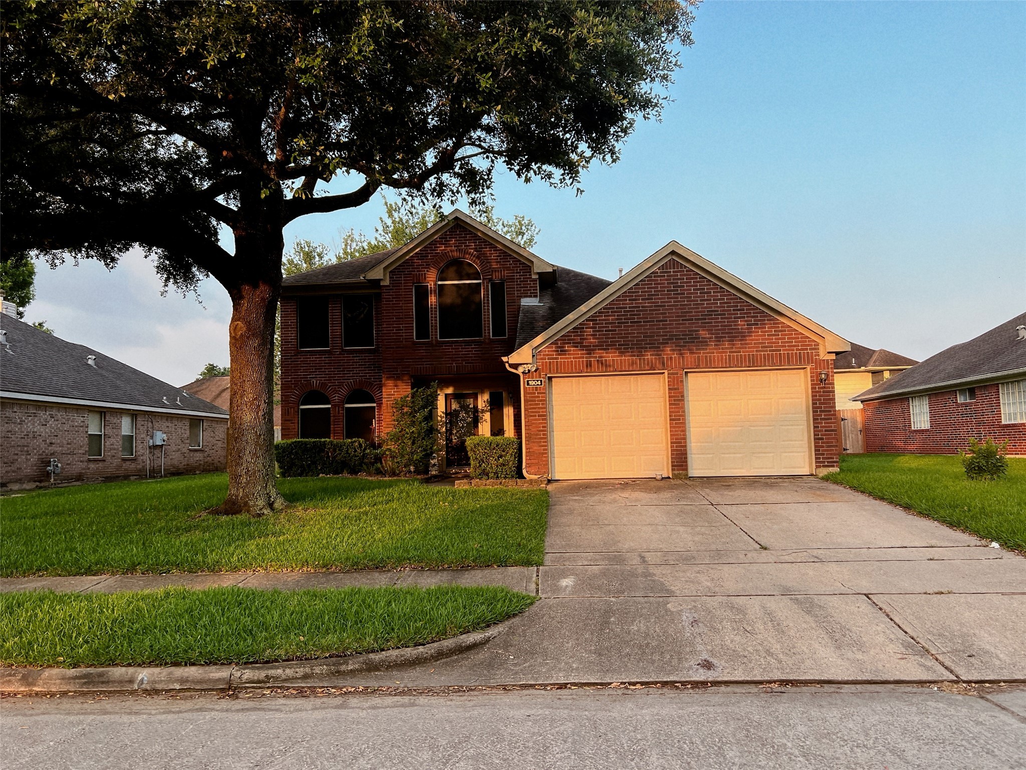 1904 Oak Hollow Drive W Pearland TX 77581