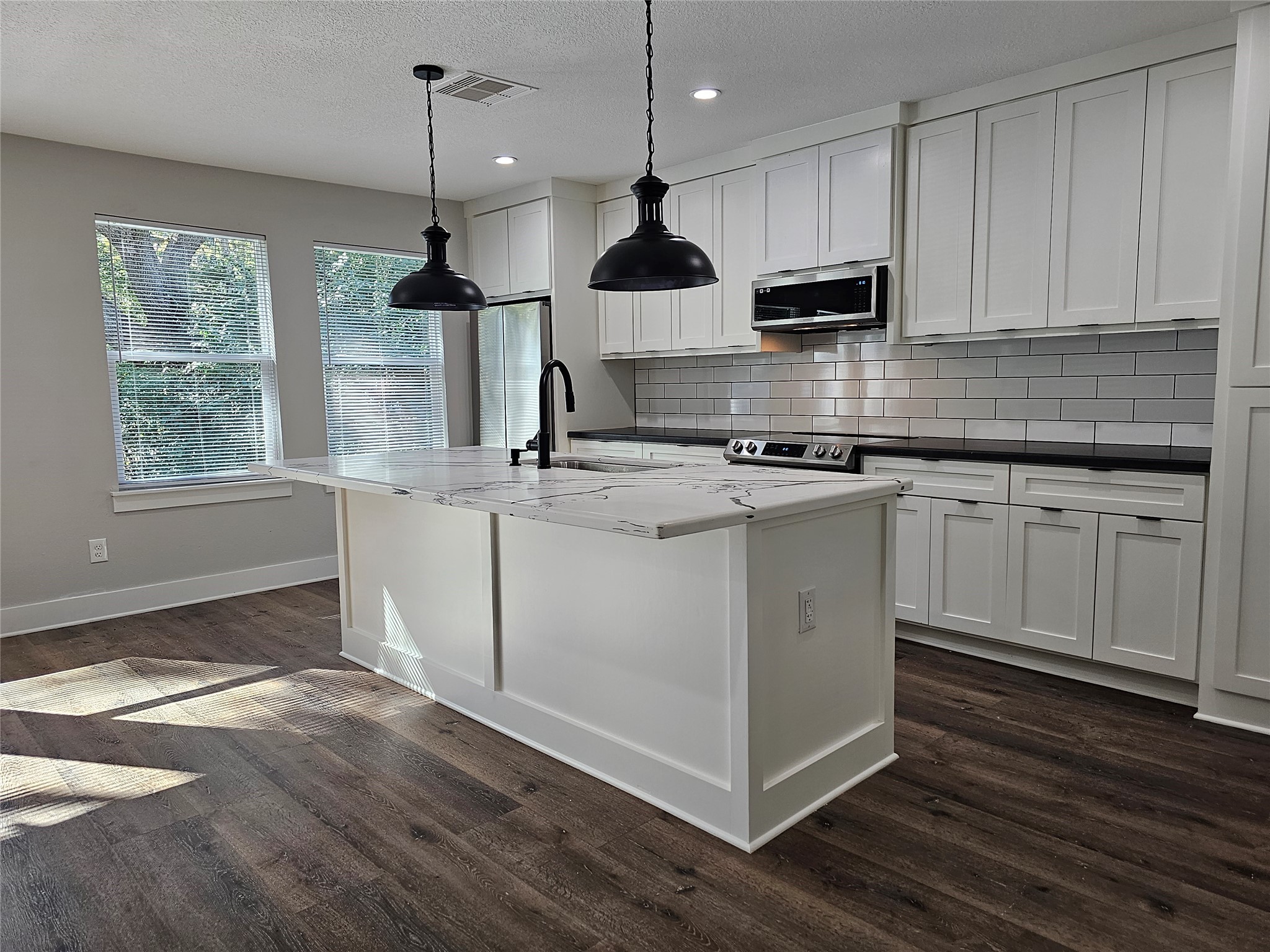 3723 Oakview Street Bacliff TX 77518