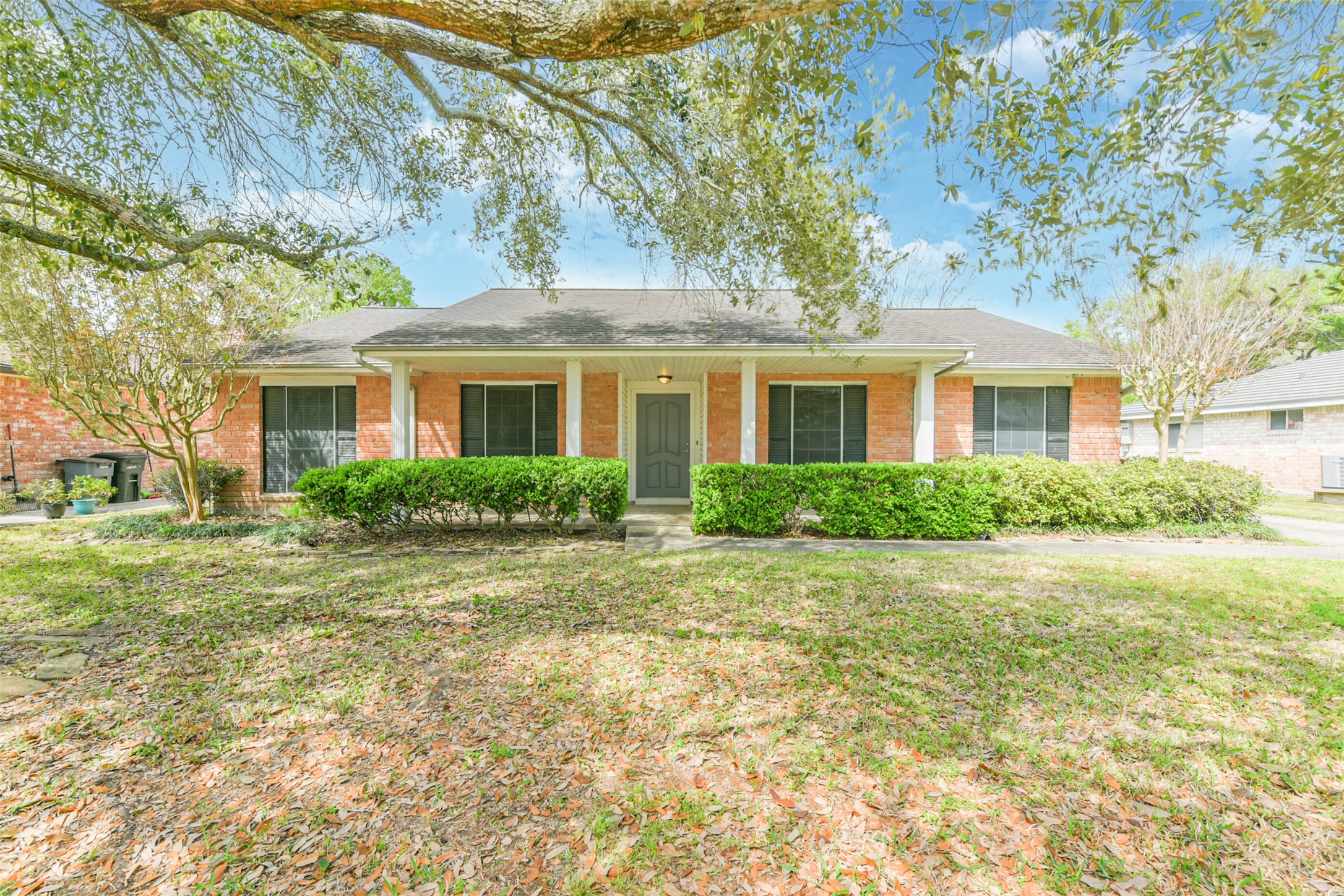 202 Stonehenge Lane Friendswood TX 77546