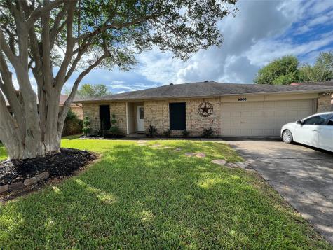 9806 Hummingbird Street La Porte TX 77571