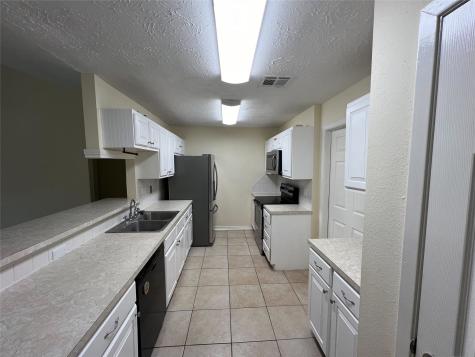 9806 Hummingbird Street La Porte TX 77571