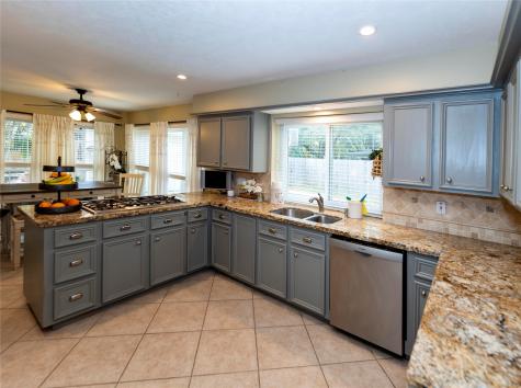 2107 Lakeway Drive League City TX 77573