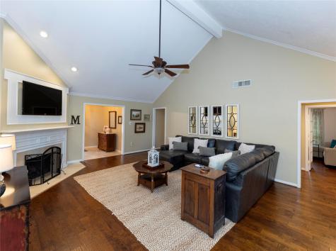2107 Lakeway Drive League City TX 77573