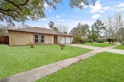 16887 Gleneagle Drive N Conroe TX 77385