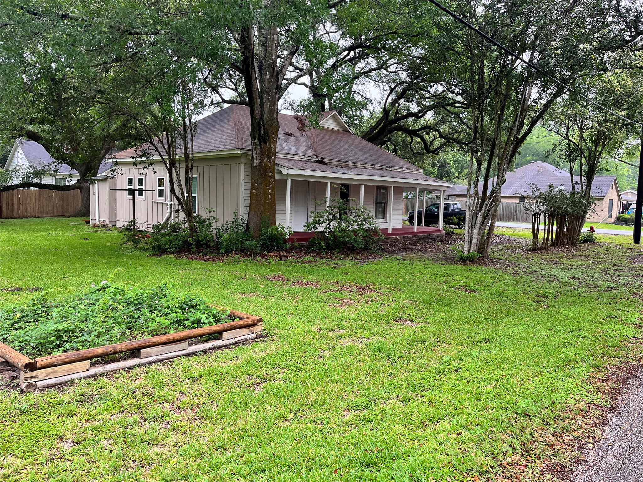 802 S Hill Street Alvin TX 77511