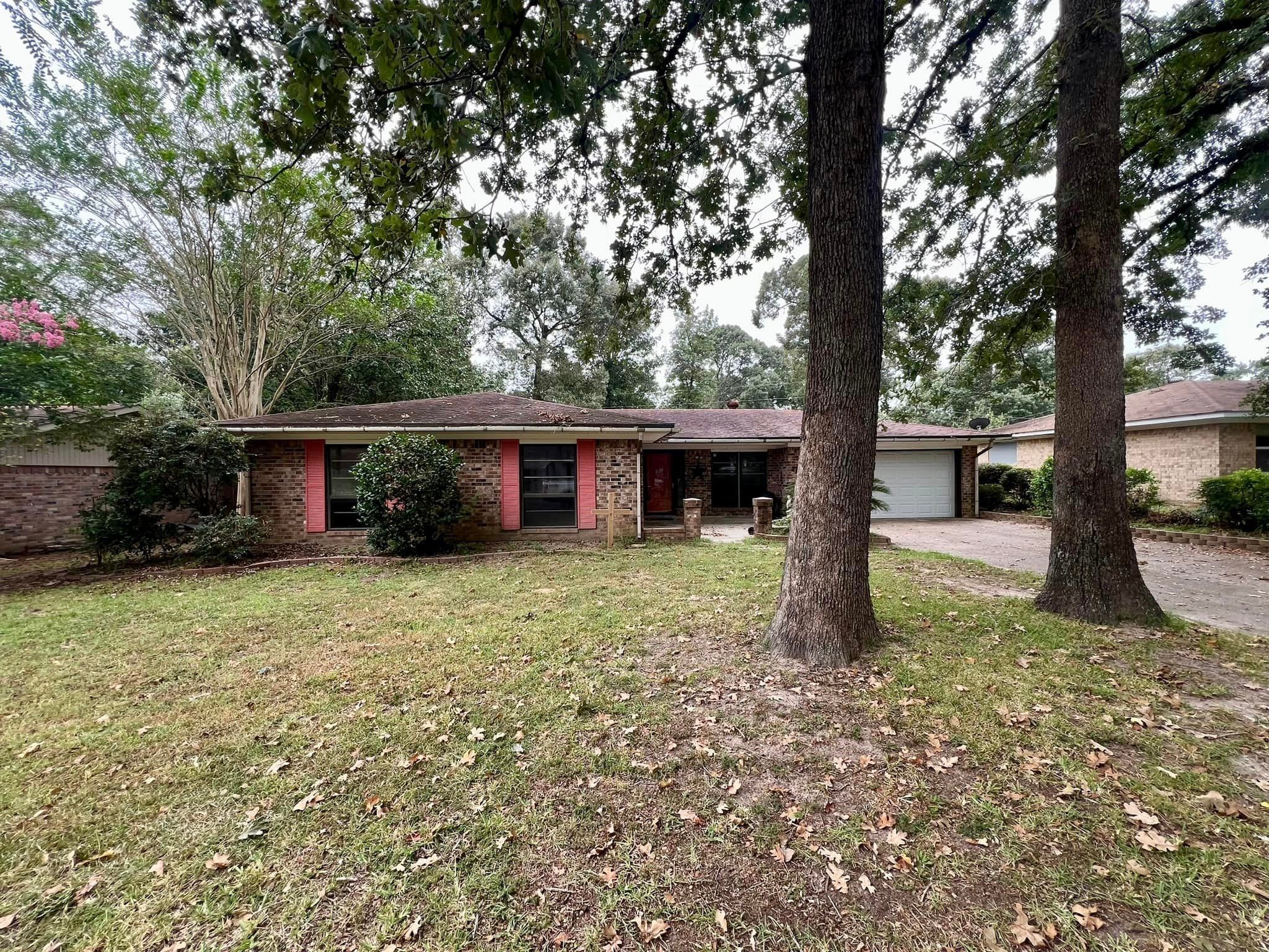 207 White Oak Street Livingston TX 77351