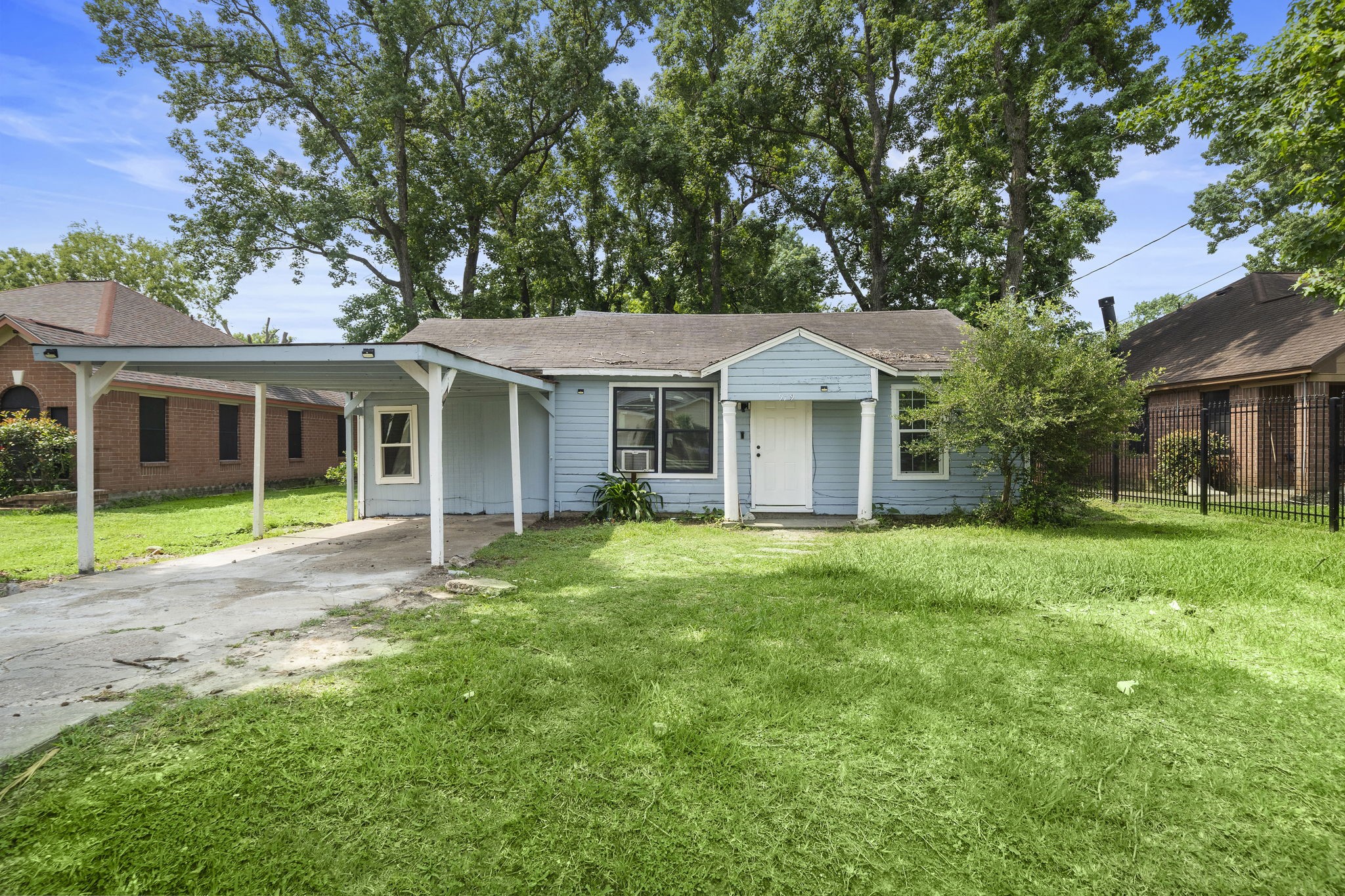979 Ellington Street Houston TX 77088