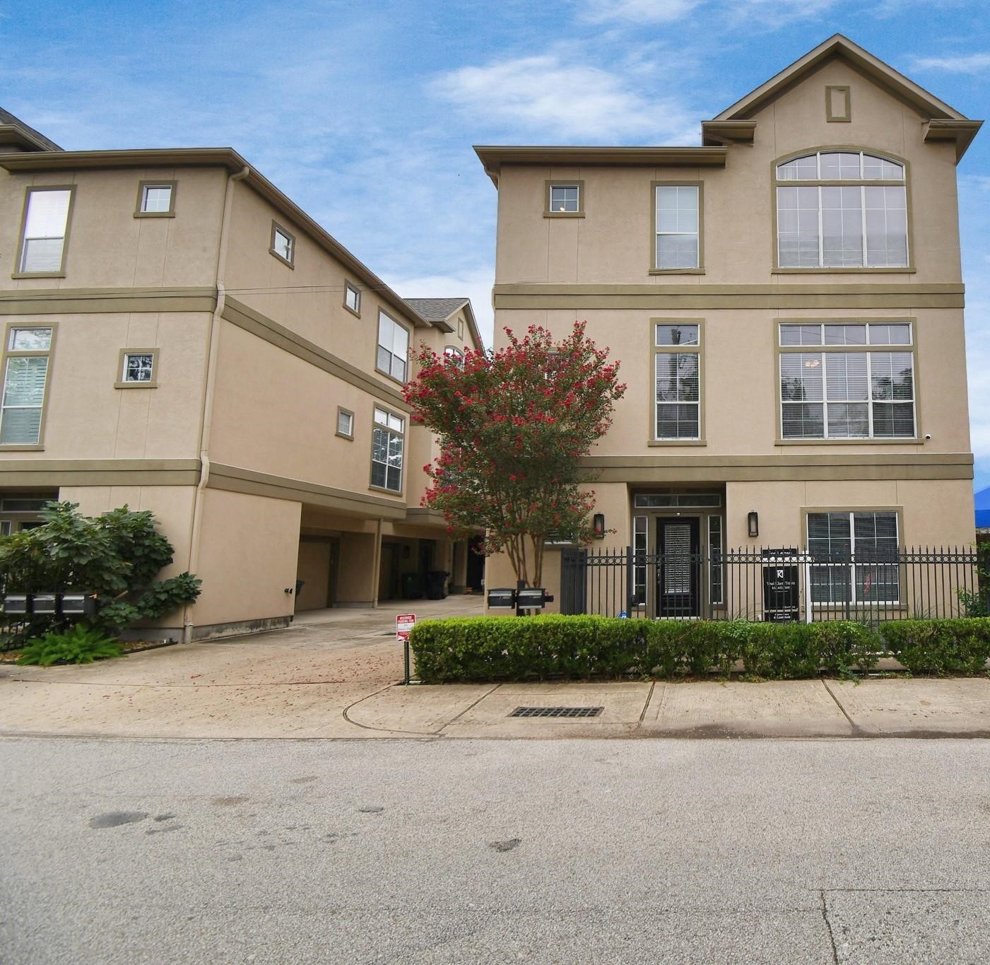915 Asbury Street Houston TX 77007