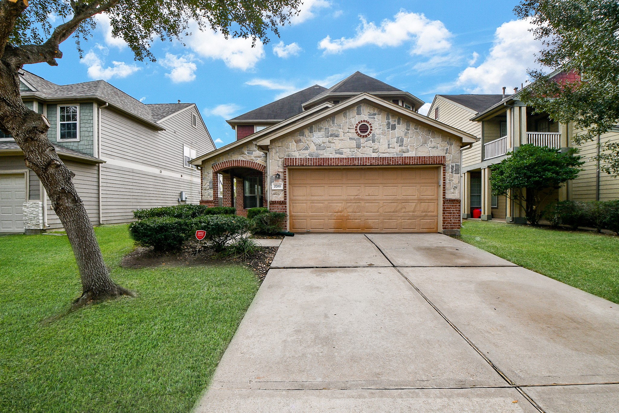 2315 Bedford Oak Street Fresno TX 77545