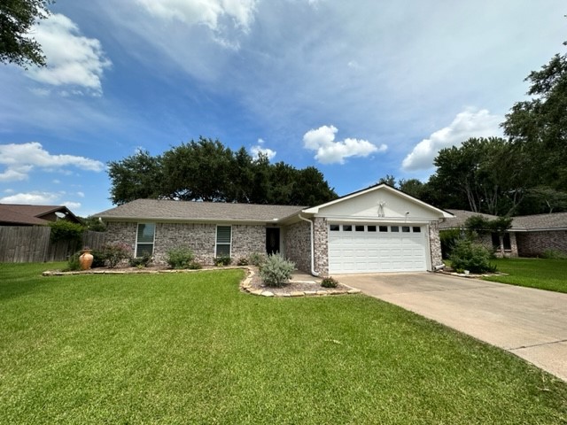 2722 W Creek Drive El Campo TX 77437