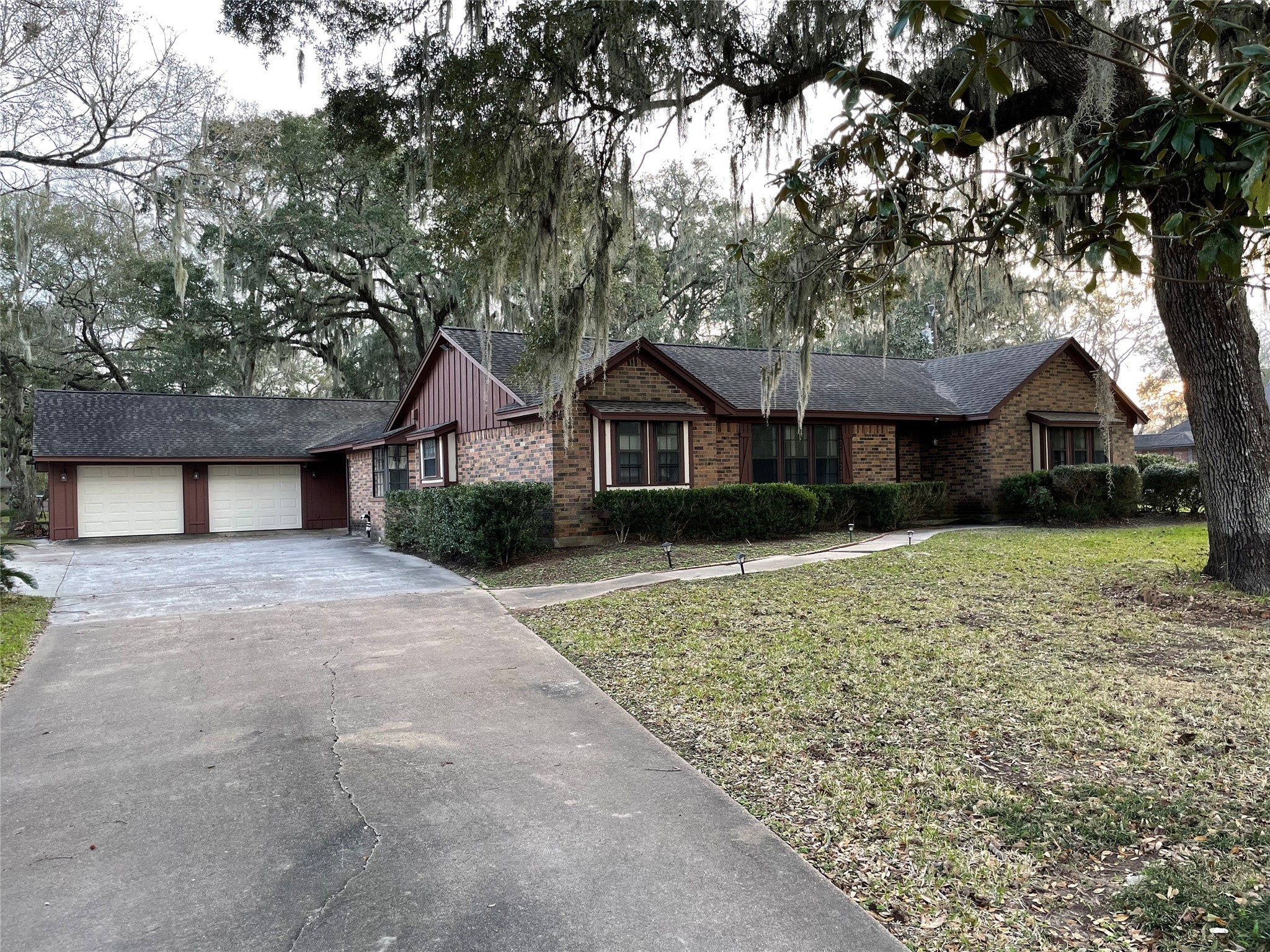 2101 Oakwood Drive Lake Jackson TX 77566