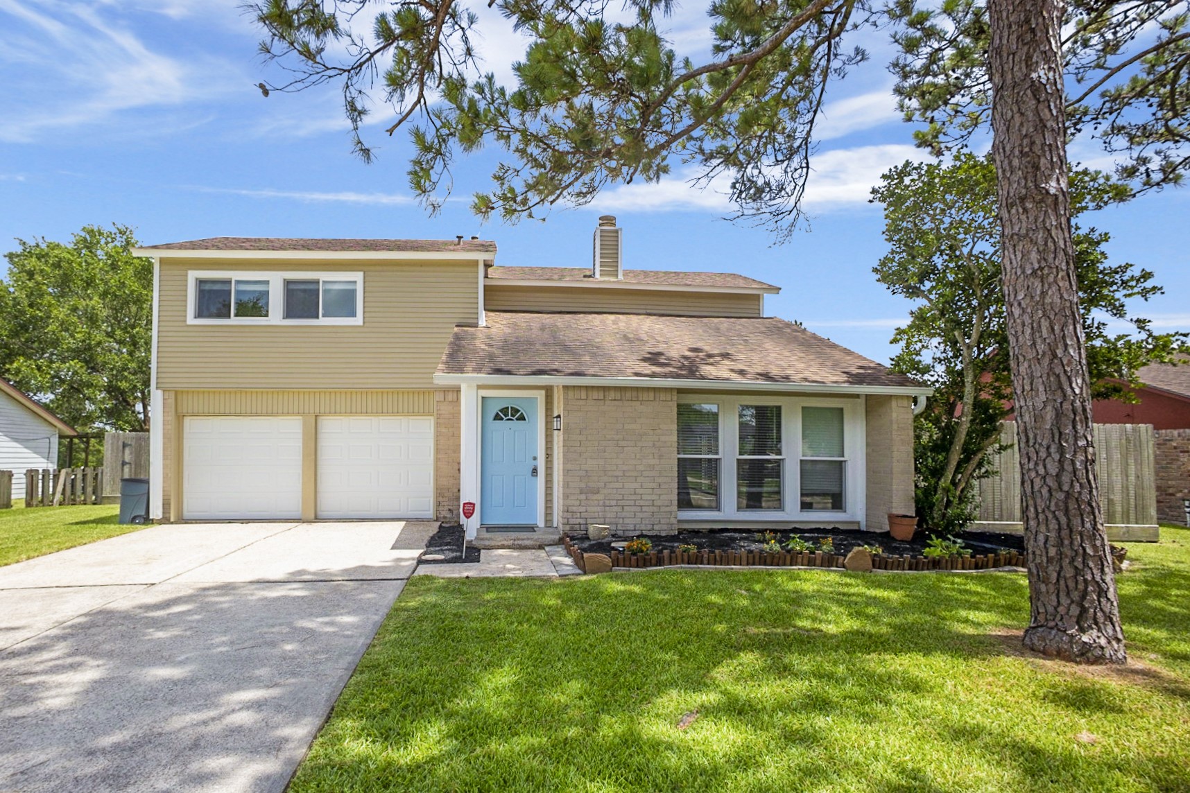 301 E Castle Harbour Drive Friendswood TX 77546