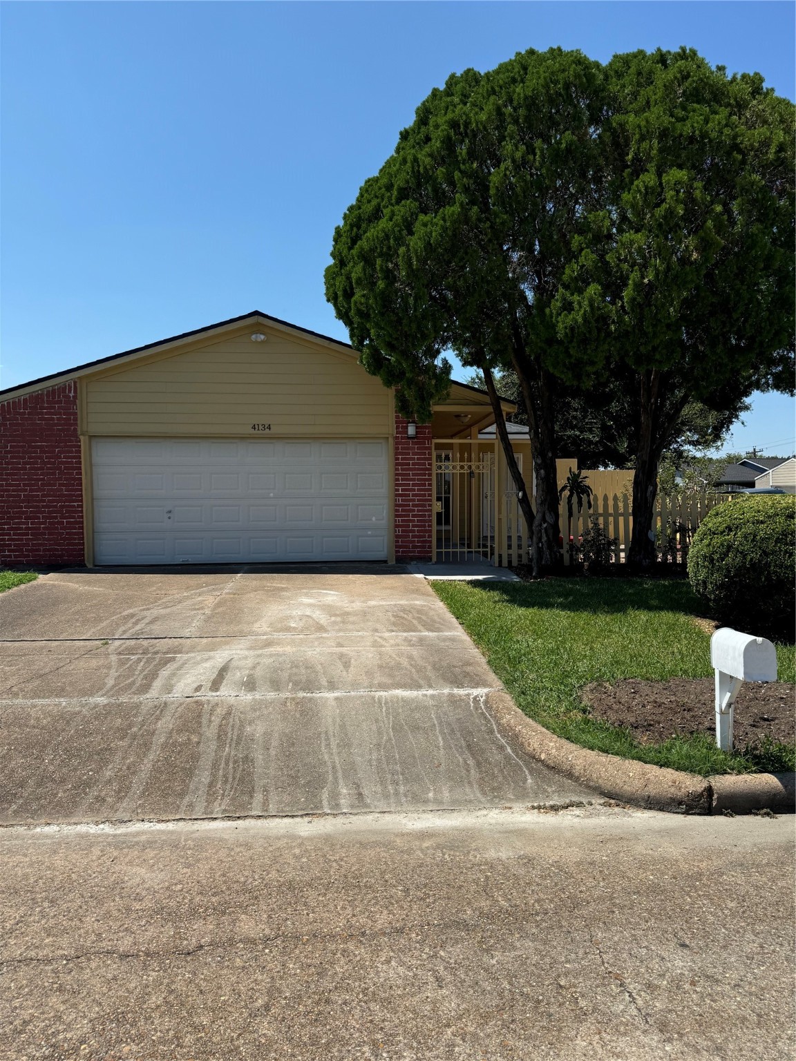 4134 Amir Street Houston TX 77072