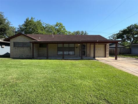 118 Jonquil Street Lake Jackson TX 77566