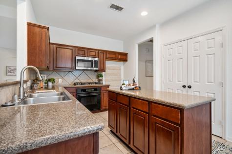 66 N Creekmist Place Conroe TX 77385