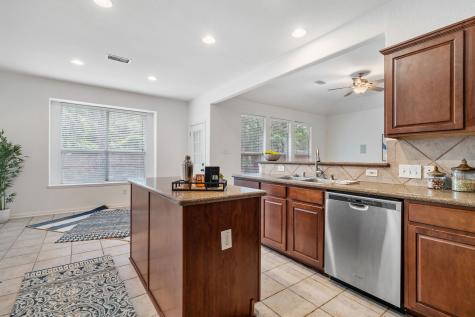 66 N Creekmist Place Conroe TX 77385