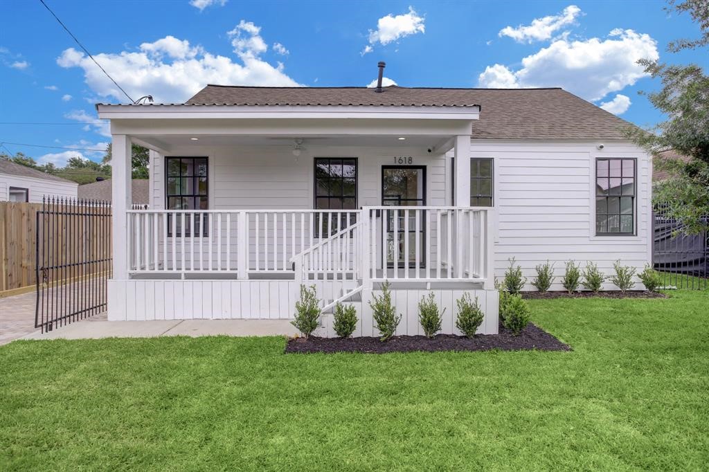 1618 Tabor Street Houston TX 77009