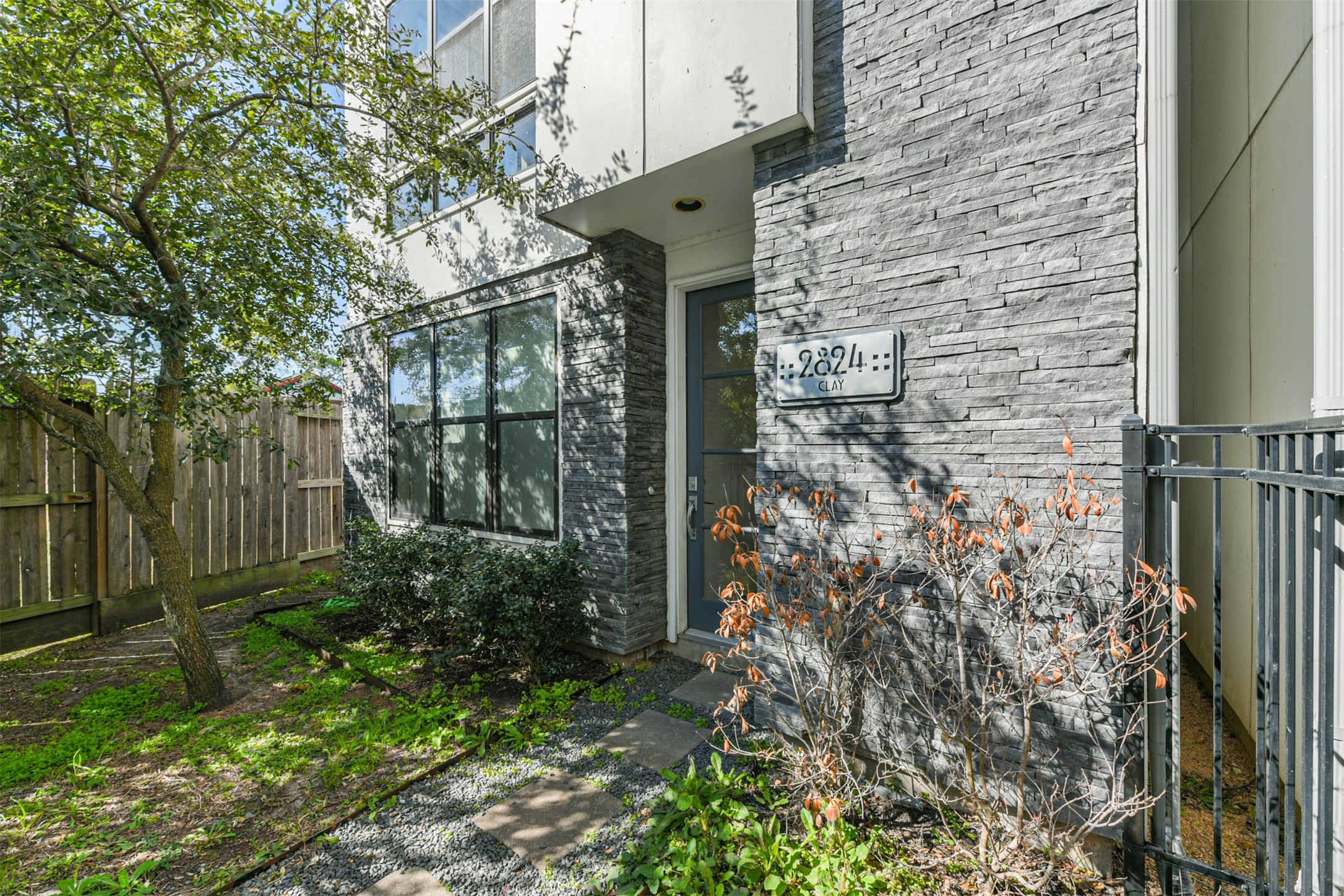 2824 Clay Street Houston TX 77003
