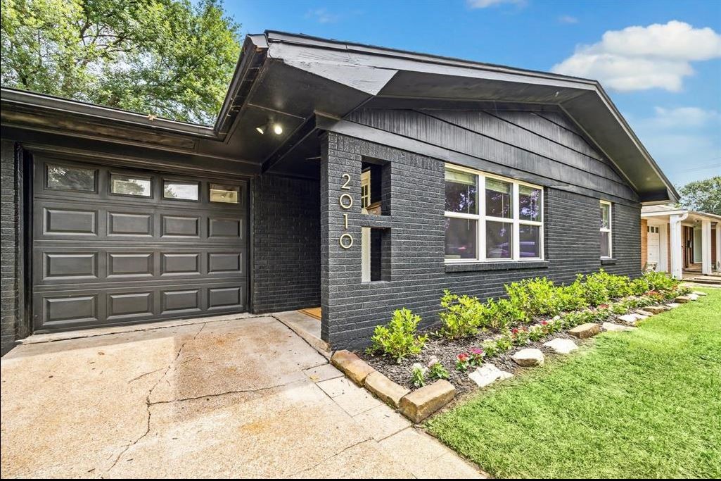 2010 Gardenia Drive Houston TX 77018