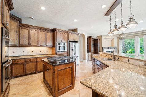 37 Kings Lake Estates Boulevard Humble TX 77346