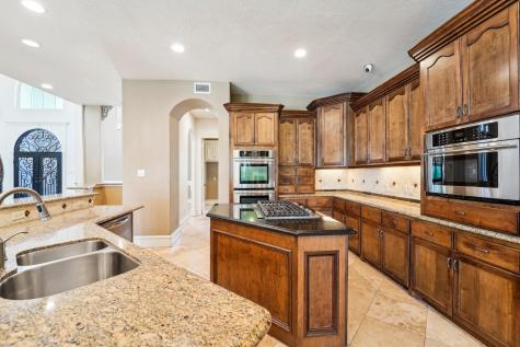 37 Kings Lake Estates Boulevard Humble TX 77346