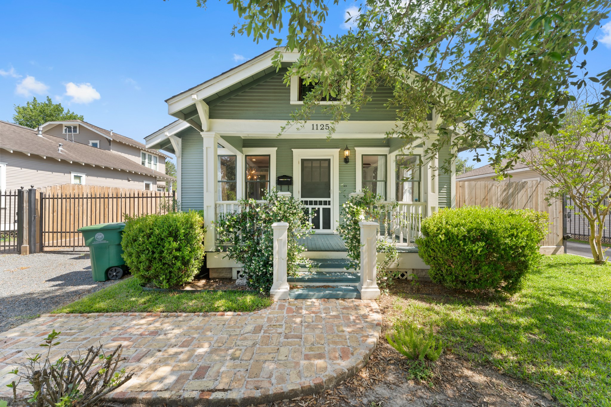 1125 E 25th Street Houston TX 77009