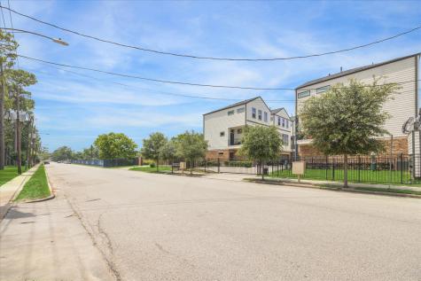 746 W Donovan Street Houston TX 77091