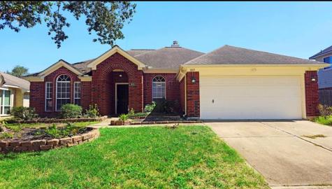 1805 Oak Hollow Drive W Pearland TX 77581