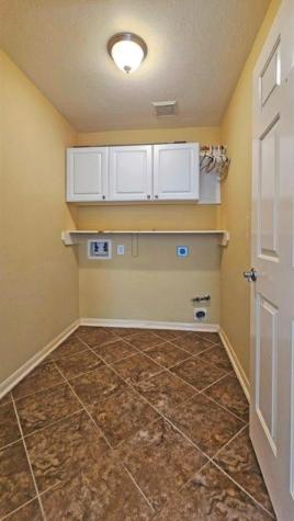 1805 Oak Hollow Drive W Pearland TX 77581