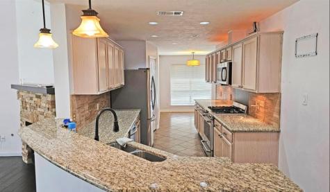 1805 Oak Hollow Drive W Pearland TX 77581