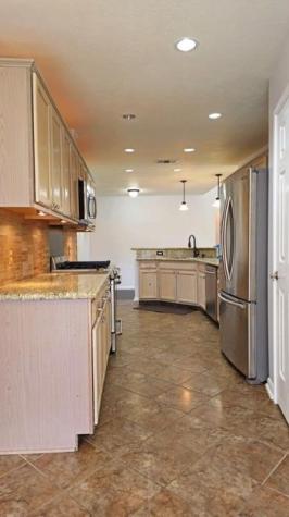 1805 Oak Hollow Drive W Pearland TX 77581