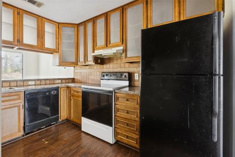 324 Olive Street Huntsville TX 77340