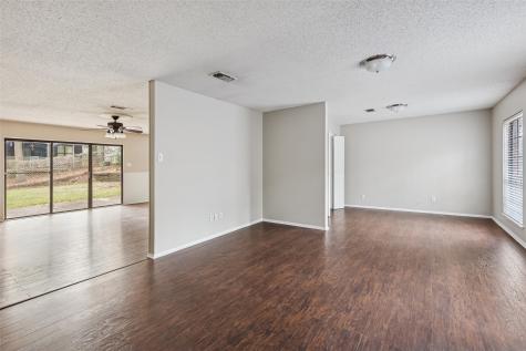 324 Olive Street Huntsville TX 77340